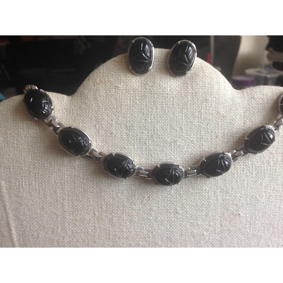 Vintage Black Scarab Choker & Earrings - Picture 5 of 10